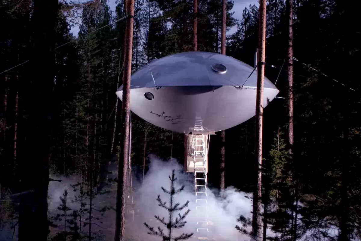 Smokey UFO Treehotel